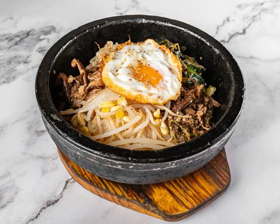 08. 돌솥비빔밥 / 石锅拌饭 (Hot Stone Pot Bibimbap)